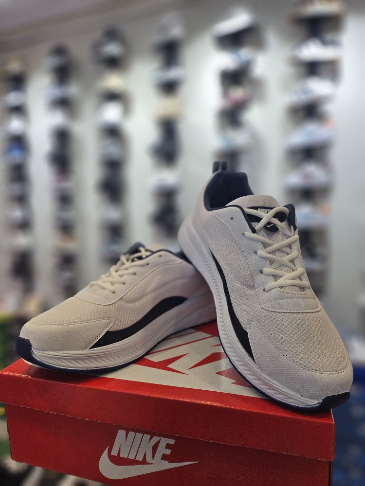Nike Beyaz Siyah Spor Ayakkabı
