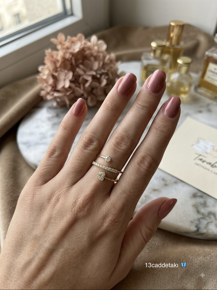 14K TAŞLI VE KALPLİ MODEL YÜZÜK