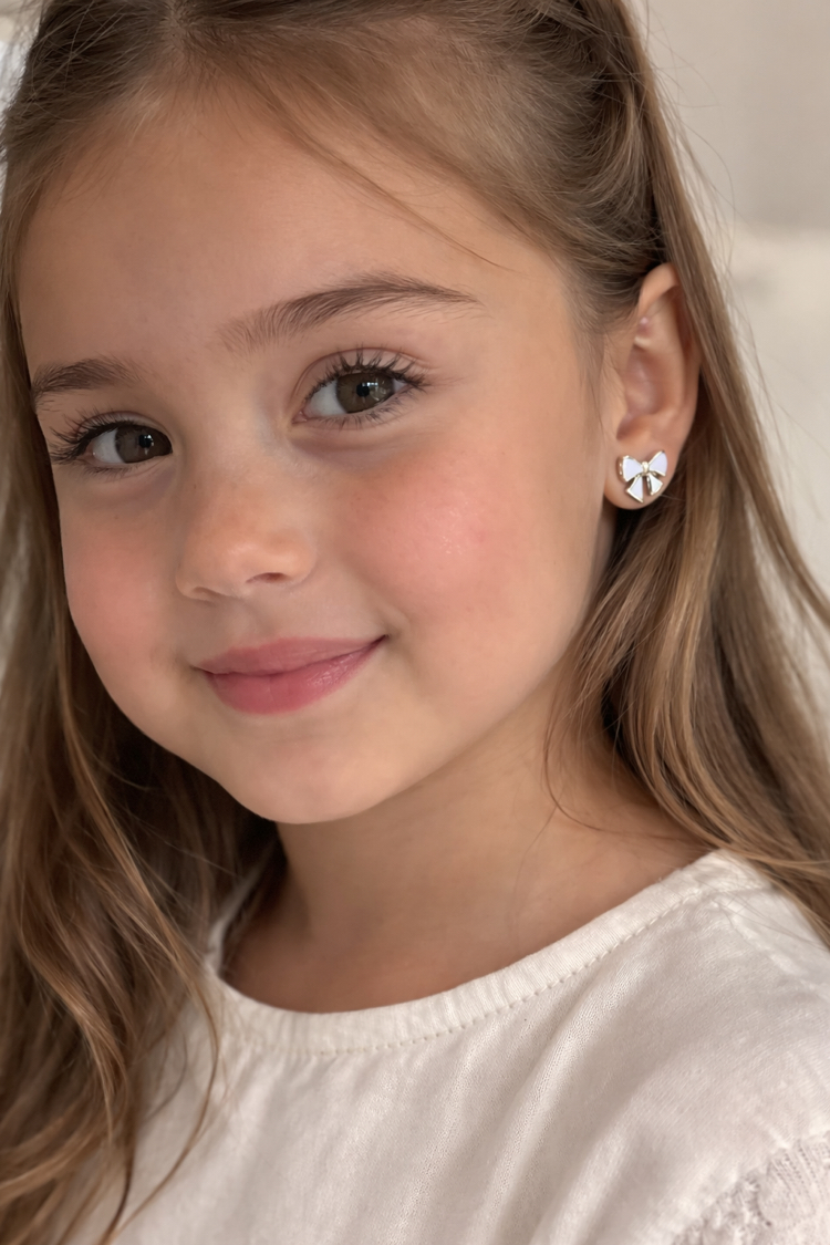 ÇELİK BEYAZ KURDELA MODEL MİNİMAL KÜPE