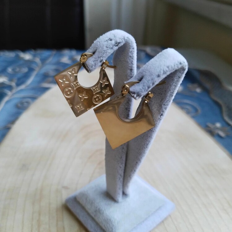 ÇELİK ÜÇGEN MODEL LV KÜPE