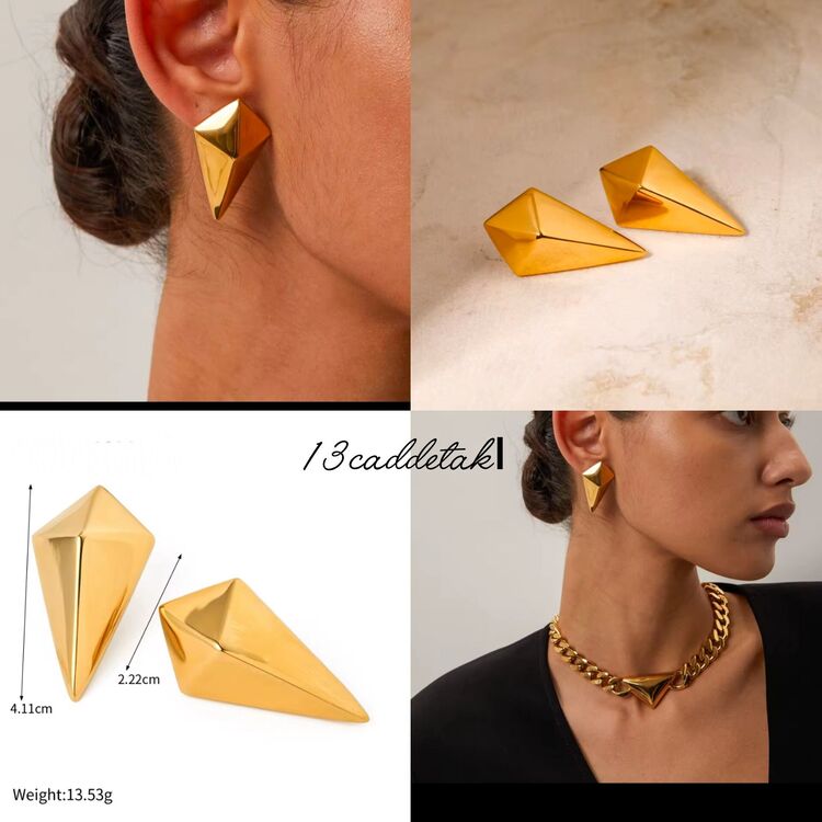 VİP KARARMAZ SERİ PİRAMİT MODEL KÜPE 