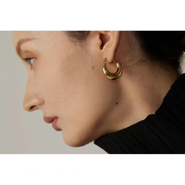 ÇELİK HALKA MODEL KÜPE