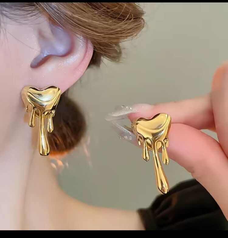 ÇELİK AĞLAYAN KALP MODEL KÜPE