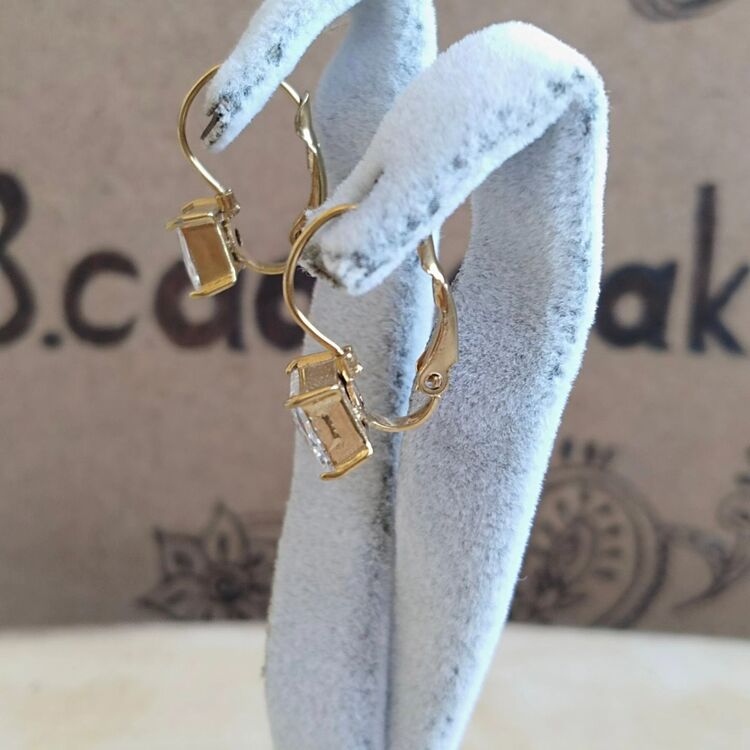 ÇELİK KARE TAŞLI MODEL NOSTALJİK KÜPE