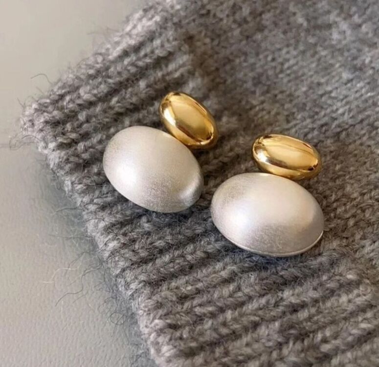 VİP SERİ EKRU ARKADAN VİDALI MODEL KÜPE