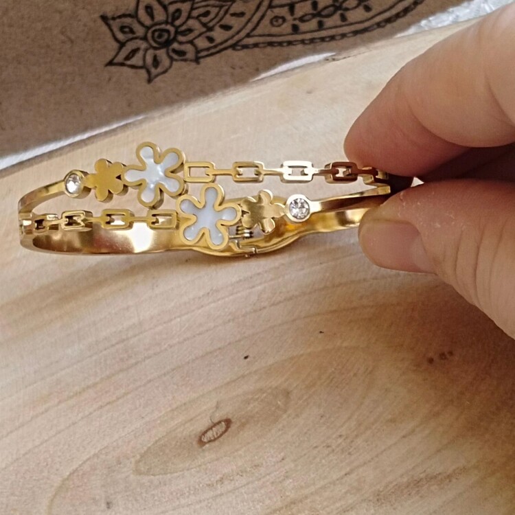 ÇELİK ÇİÇEKLİ MODEL KELEPÇE BİLEKLİK