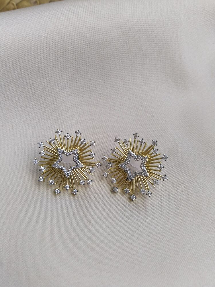 VİP PİREMİUM SERİ ZİRKON TAŞLI YILDIZ MODEL KÜPE