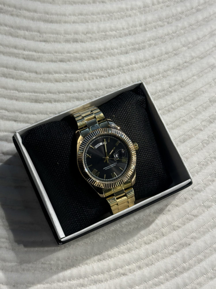 Axis - Gold And Black Saat