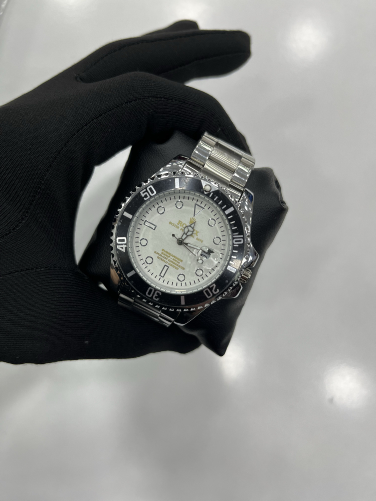 Steel Essence – Fırçalanmış Gümüş Çelik Modern Erkek Saati