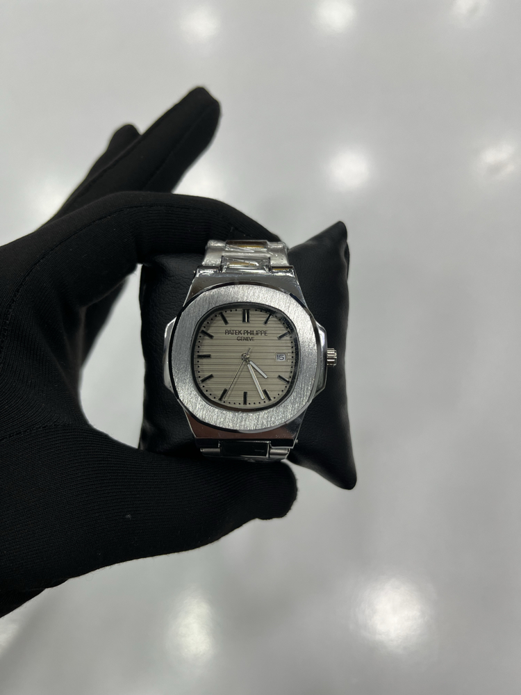 Patek Philippe Nautilus – Champagne Dial & Full Çelik Özel Seri