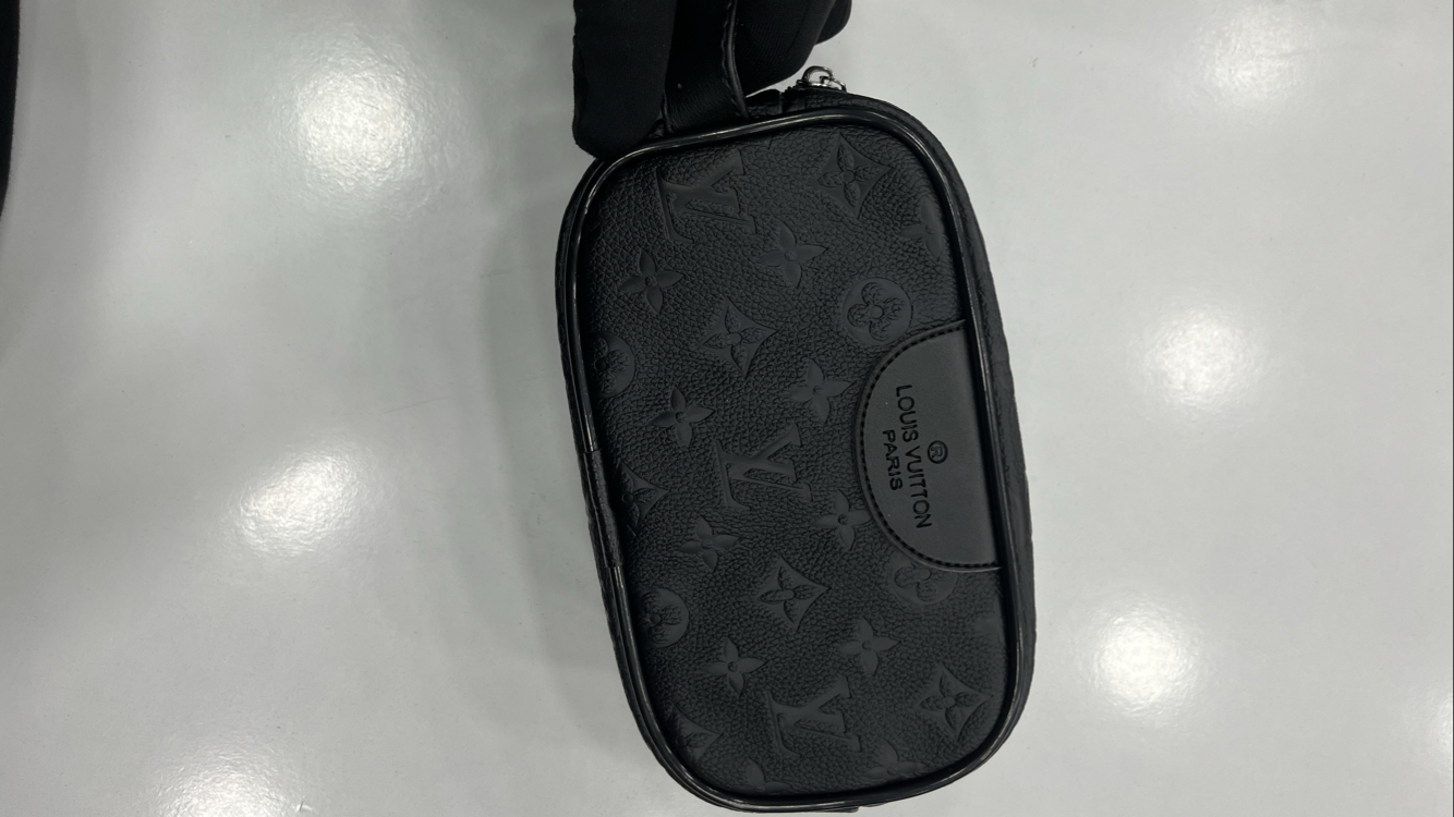 Louis Vuitton Dopp Kit Monogram Shadow Çanta
