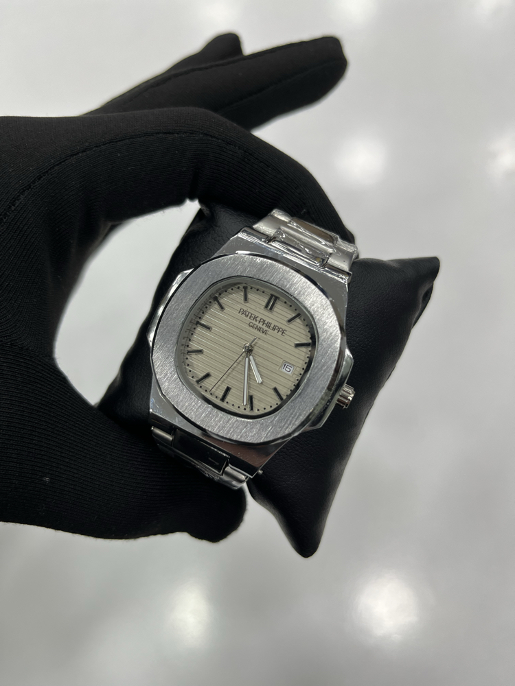 Patek Philippe Nautilus – Champagne Dial & Full Çelik Özel Seri