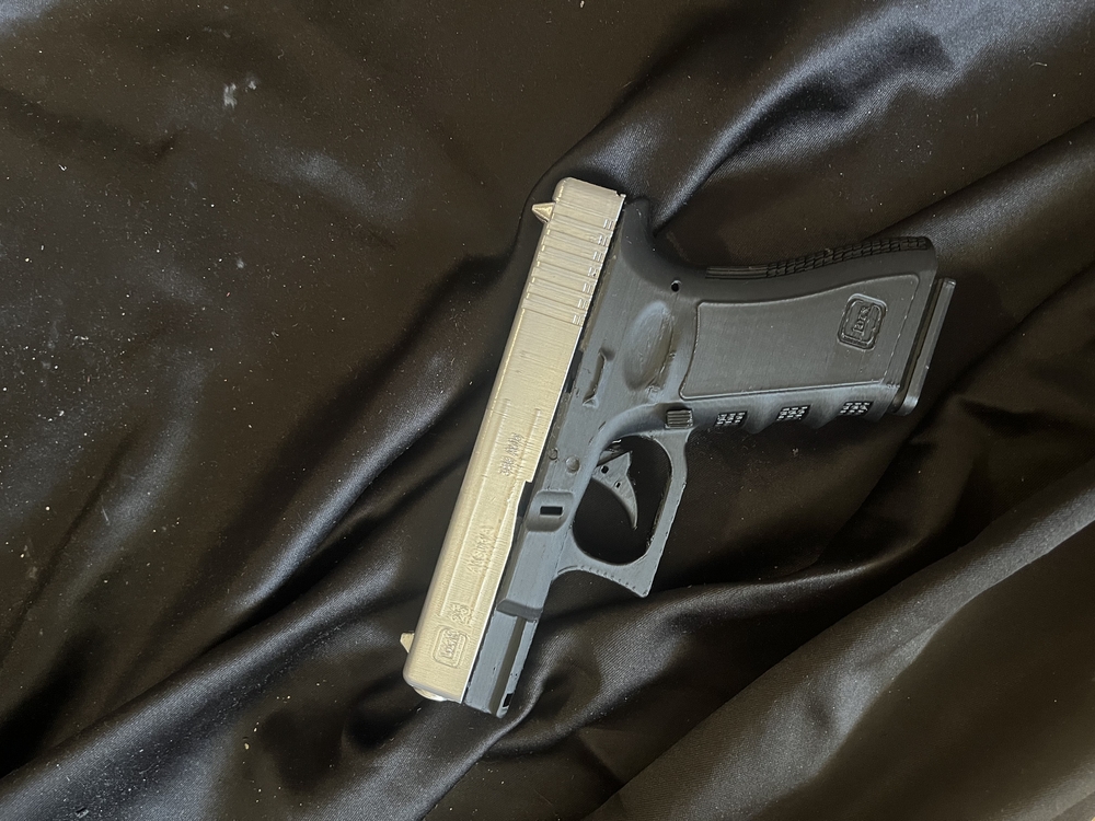 Gümüş glock