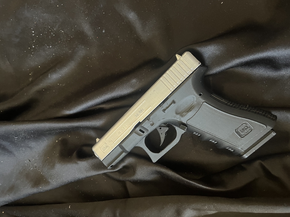 Gümüş glock