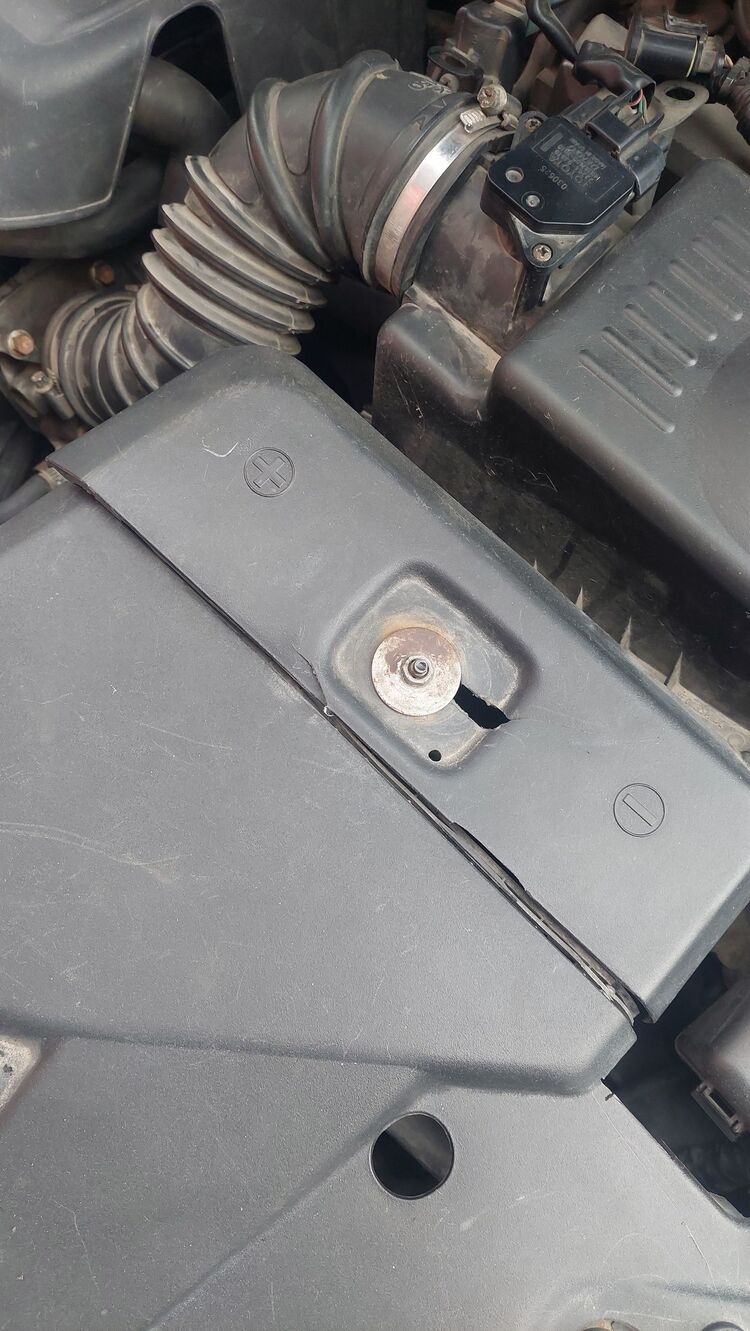 T25 Avensis Akü Koruma Kapağı