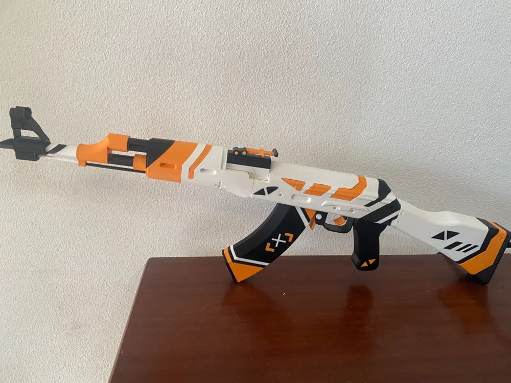 Efsane Geri Döndü: AK-47 | Asiimov 1:1 Ölçekli Koleksiyon Modeli