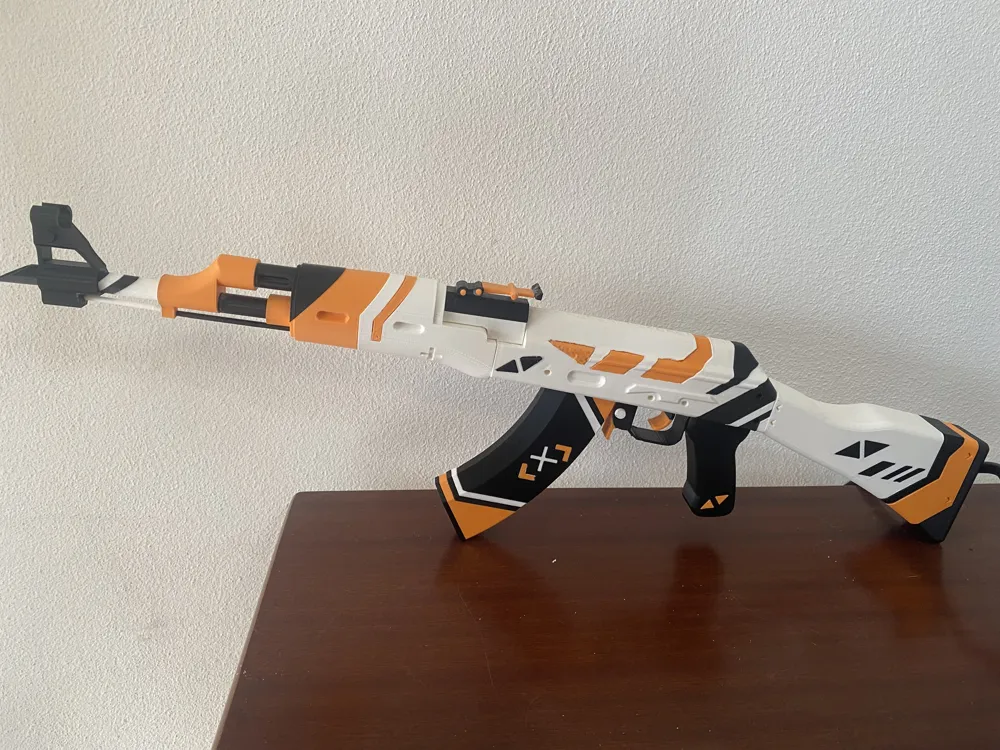 Efsane Geri Döndü: AK-47 | Asiimov 1:1 Ölçekli Koleksiyon Modeli