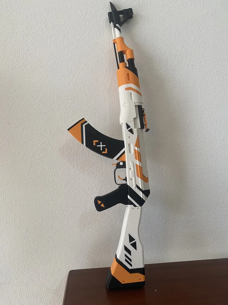 Efsane Geri Döndü: AK-47 | Asiimov 1:1 Ölçekli Koleksiyon Modeli