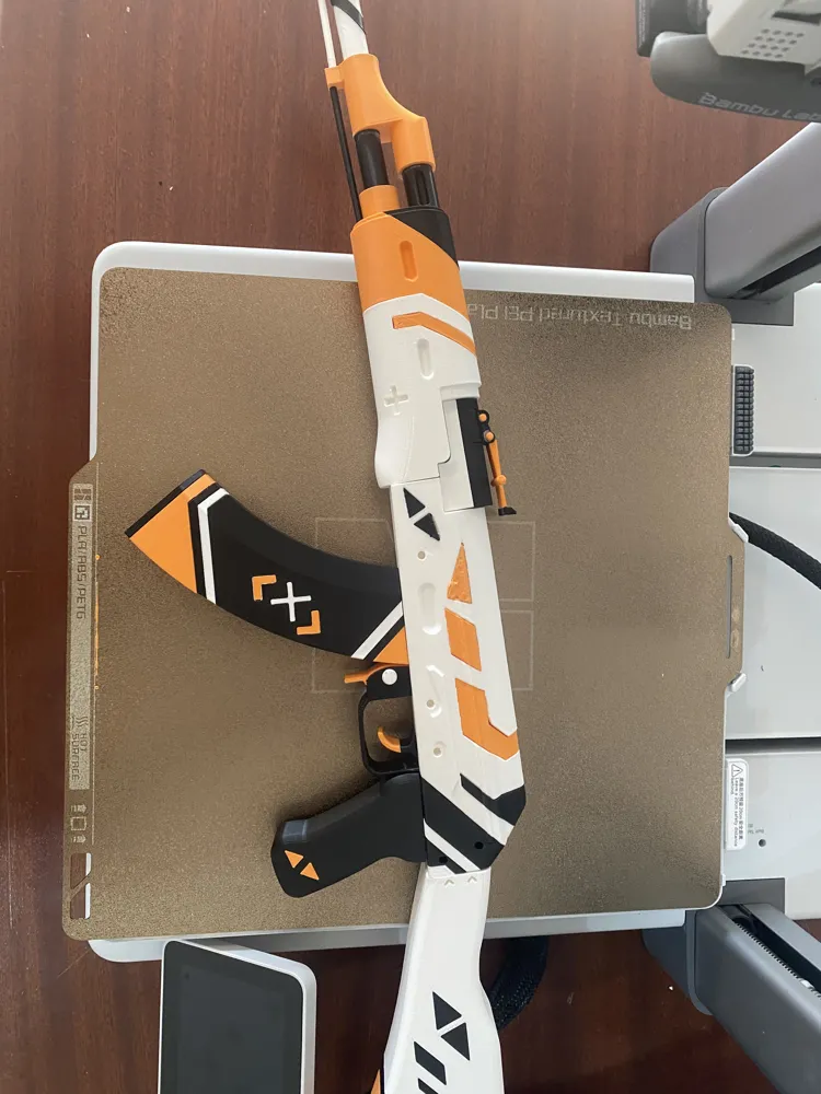 Efsane Geri Döndü: AK-47 | Asiimov 1:1 Ölçekli Koleksiyon Modeli