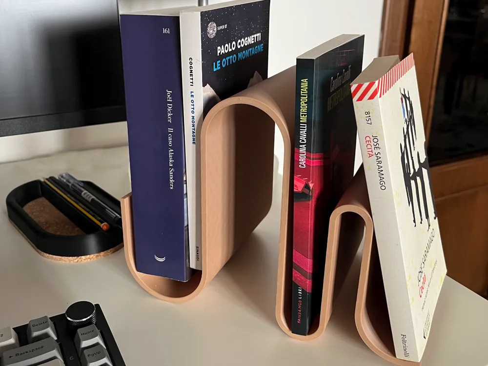 Wave Shelf: 3D Tasarım Dalgalı Kitap Standı ve Organizer