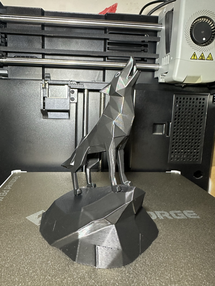 Low-Poly Uluyan Kurt Figürü - Modern Geometrik Tasarım - 3D Baskı Dekoratif Obje