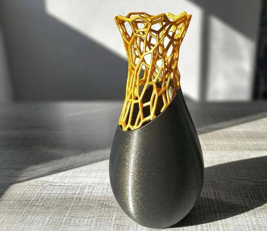 Gold Detaylı Modern Sanat Vazo – Sınırlı Tasarım