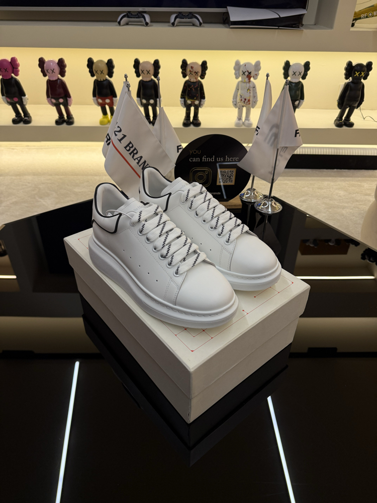Alexander mcqueen calf skin ithal 