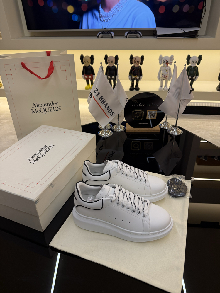 Alexander mcqueen calf skin ithal 