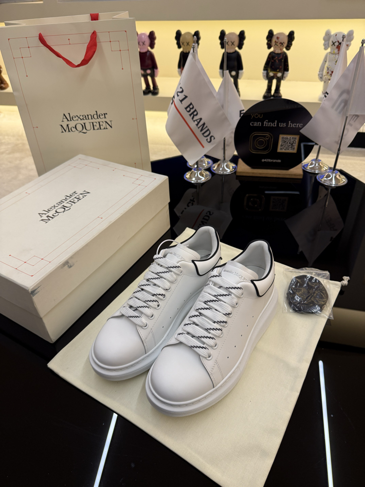 Alexander mcqueen calf skin ithal 