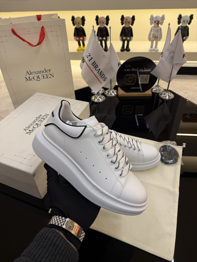 Alexander mcqueen calf skin ithal 
