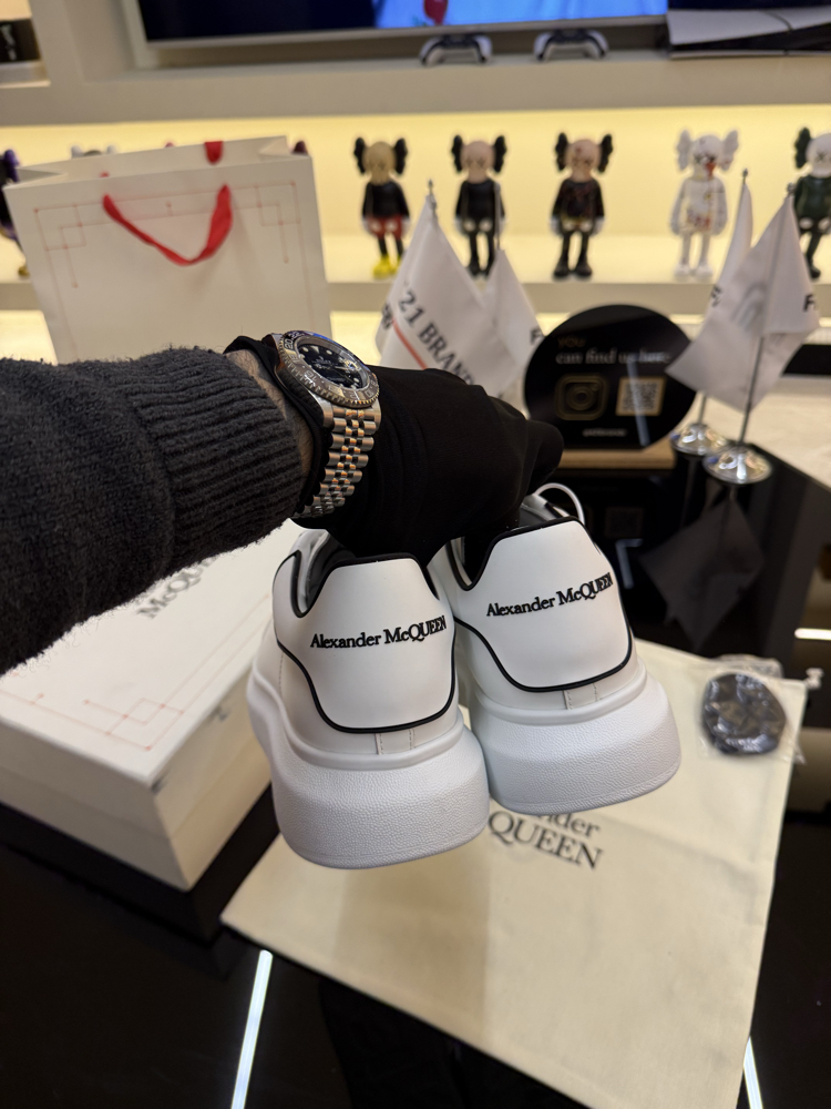 Alexander mcqueen calf skin ithal 