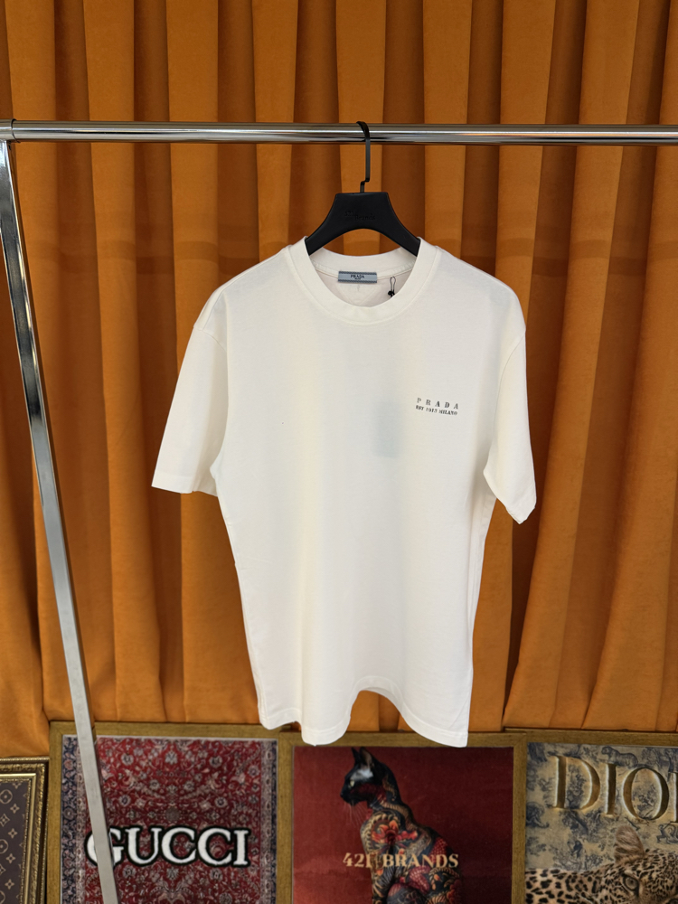 Prada yeni sezon göğüs logo detaylı ithal tişört