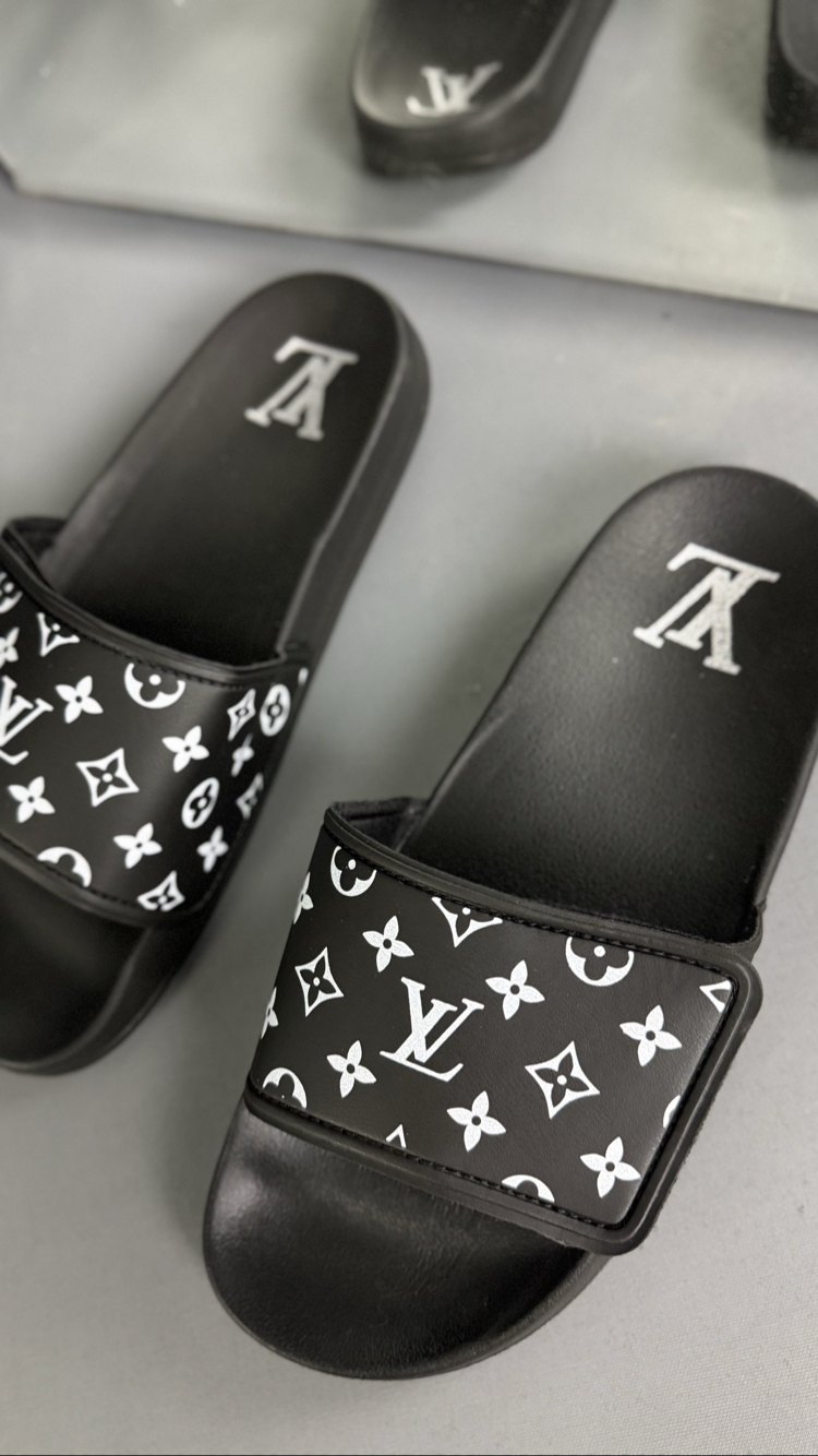 Louis vuitton cırtcırtlı Terlik 