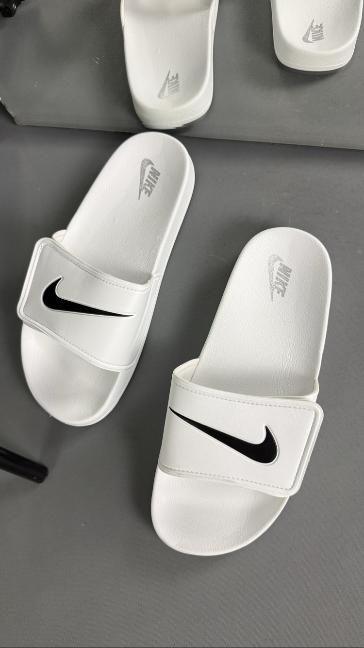 Nike Beyaz Cırtcırtlı Terlik
