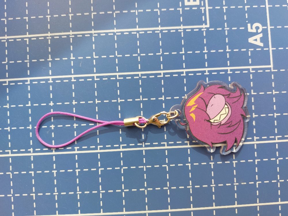 Susie Telefon Charm