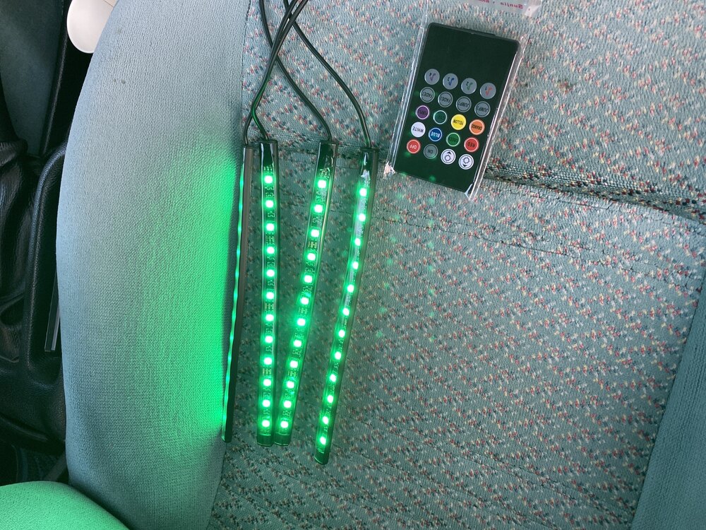RGB ışıklı kumandalı Çakmaklık girişli ayakaltı aydınlatma