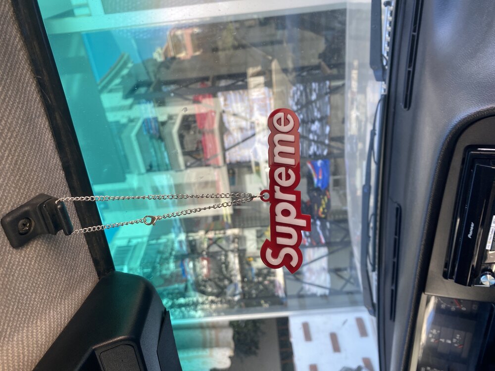 Supreme ayna süs