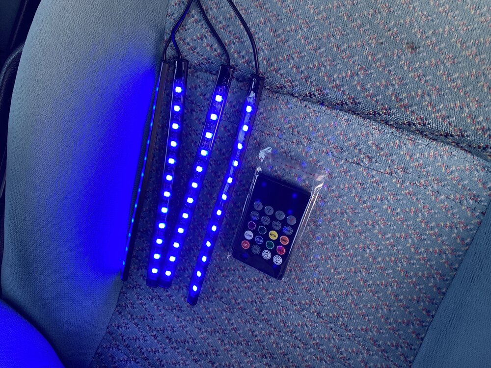 RGB ışıklı kumandalı Çakmaklık girişli ayakaltı aydınlatma