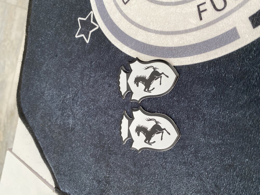 Taçlı ferrari sticker 2’li 