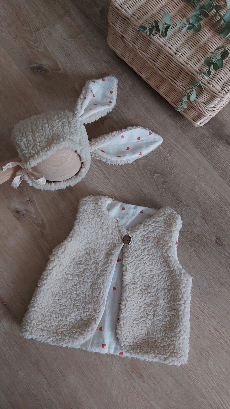 Teddy Muslin Yelek ve tavsan kulaklı şapkasi