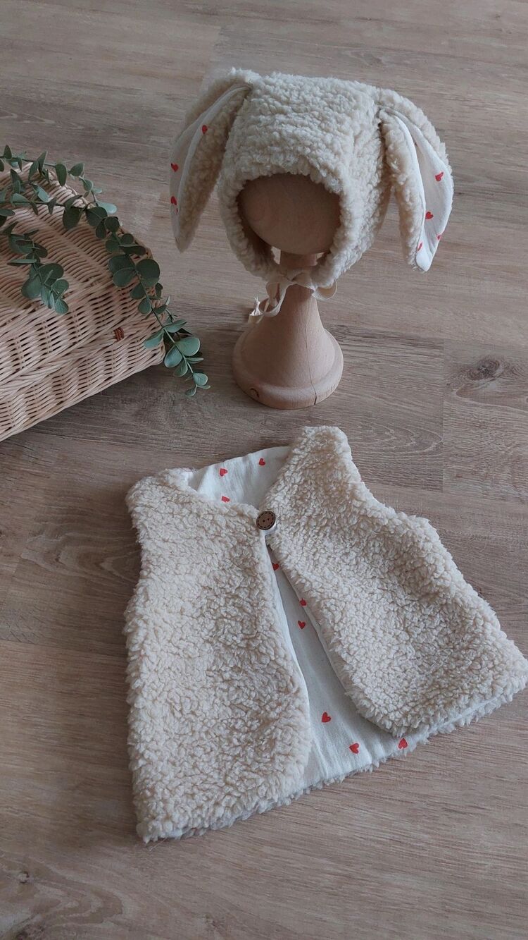 Teddy Muslin Yelek ve tavsan kulaklı şapkasi