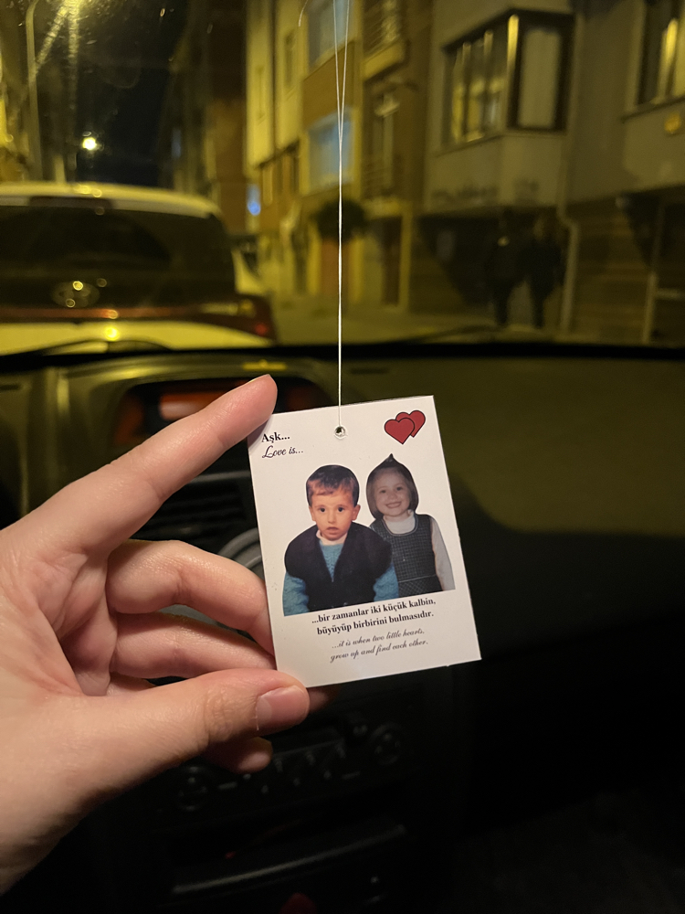 Kişiye özel araba süsü