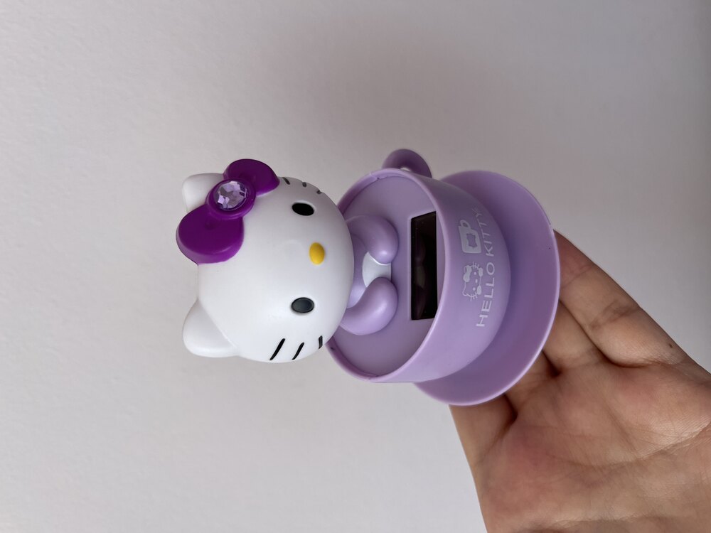 Güneşte dans eden Hello kitty
