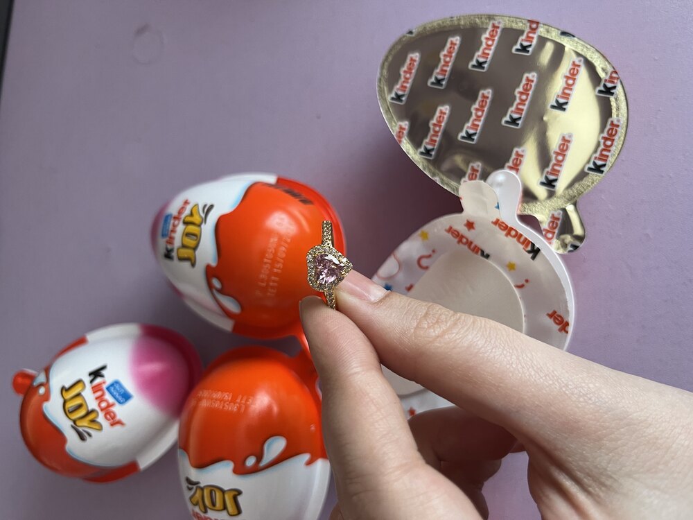 İçinden Pandora yüzük çıkan kinder joy