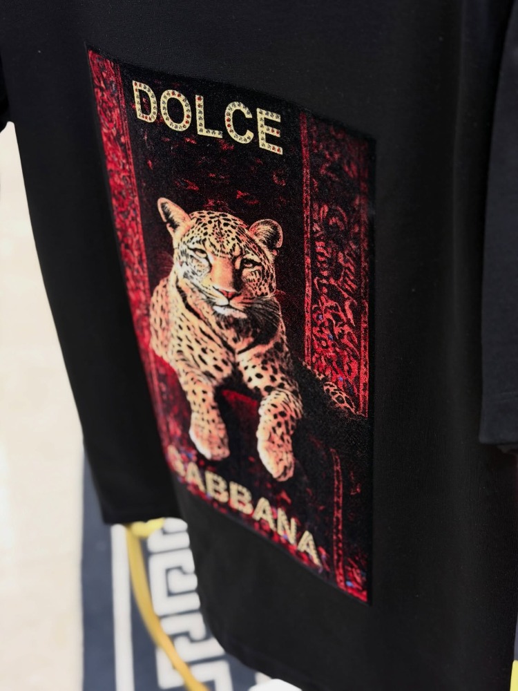 Dolce & Gabbana Leopar Baskılı Siyah T-Shirt – Premium Tasarım