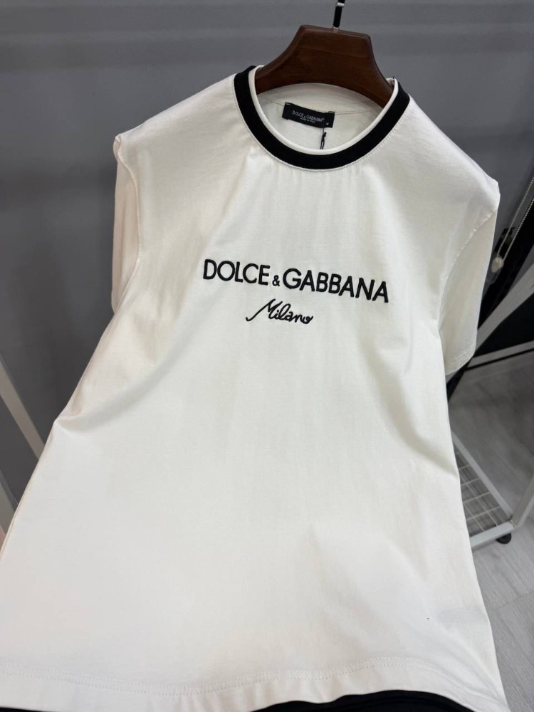 Dolce & Gabbana Milano Logo Baskılı Beyaz T-Shirt – Şık & Minimal Tasarım