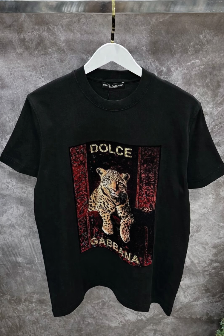 Dolce & Gabbana Leopar Baskılı Siyah T-Shirt – Premium Tasarım