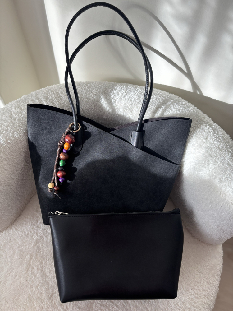 Charm Detaylı Süet Omuz Çantası