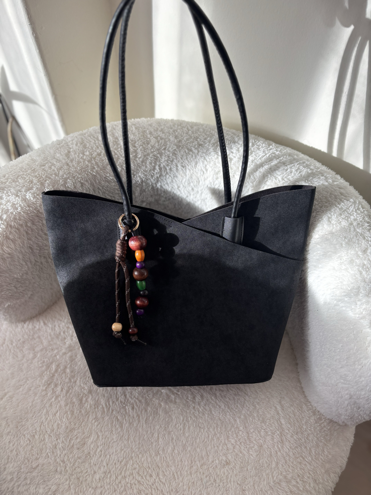 Charm Detaylı Süet Omuz Çantası