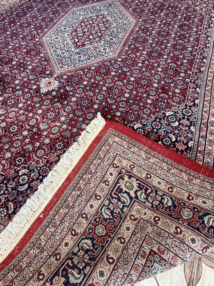 EFSANE KONDİSYONDA 365-250 CM EBATLARA SAHİP